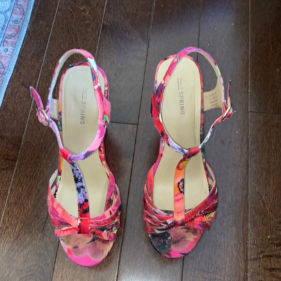 Call It Spring Chunky 90s Floral Wedge Platform Sandals - Picture 2 of 11